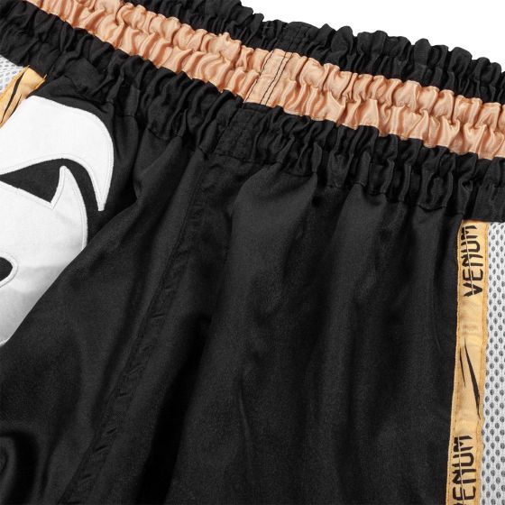 Muay Thai shorts - Venum - "Giant" - Sort-Guld